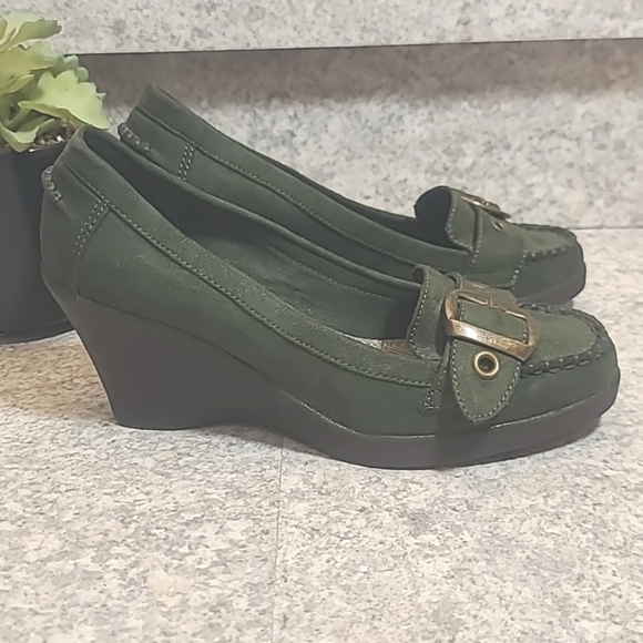 American Eagle Outfitters Green Faux Suede Women's Loafers - Picture 2 of 8